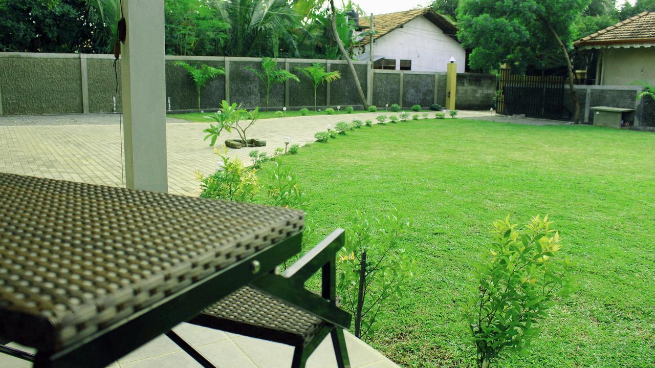 Sea Breeze Deluxe Inn Negombo Extérieur photo