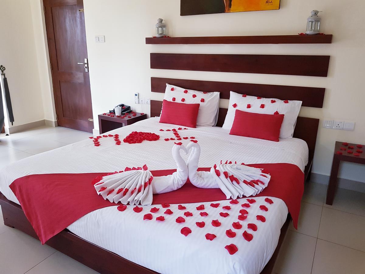 Sea Breeze Deluxe Inn Negombo Extérieur photo